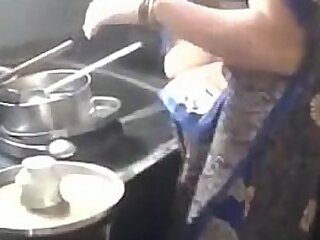 Desi indian Kannada aunty super-hot umbilicus informed